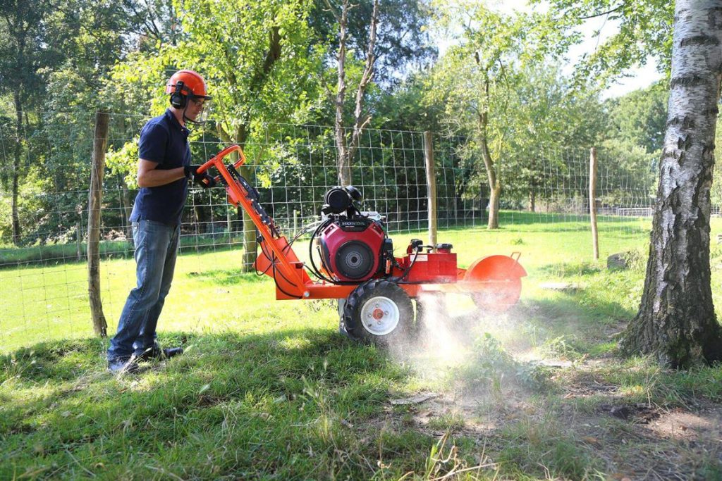Stronkenfrees en hakselservice gecombineerd
